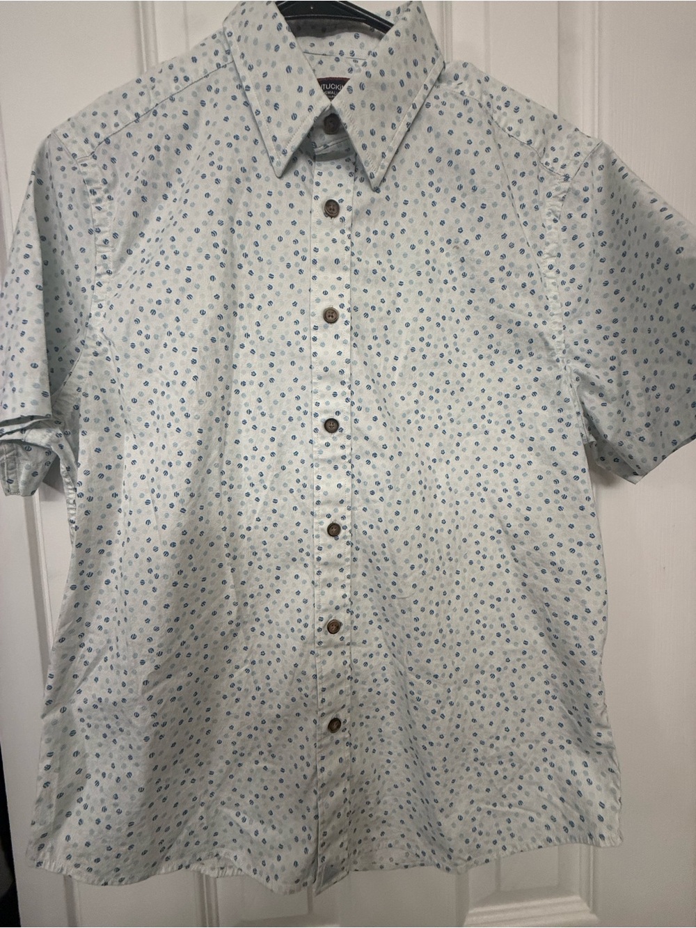 UNTUCKit Light Blue Short-Sleeve Button-Down Shirt with Blue Dot Print